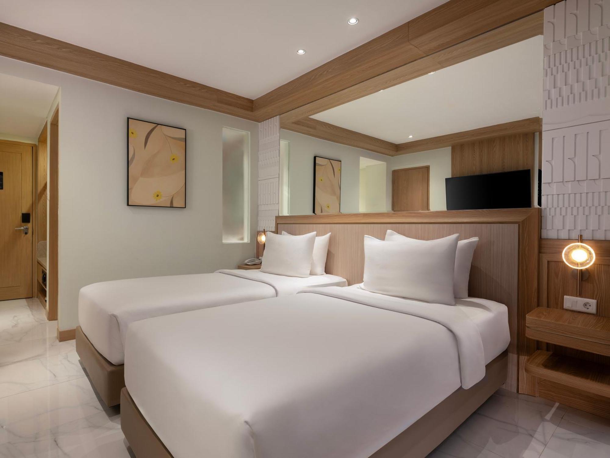 Golden Hill By Golden Tulip Hotel Tlekung Bagian luar foto