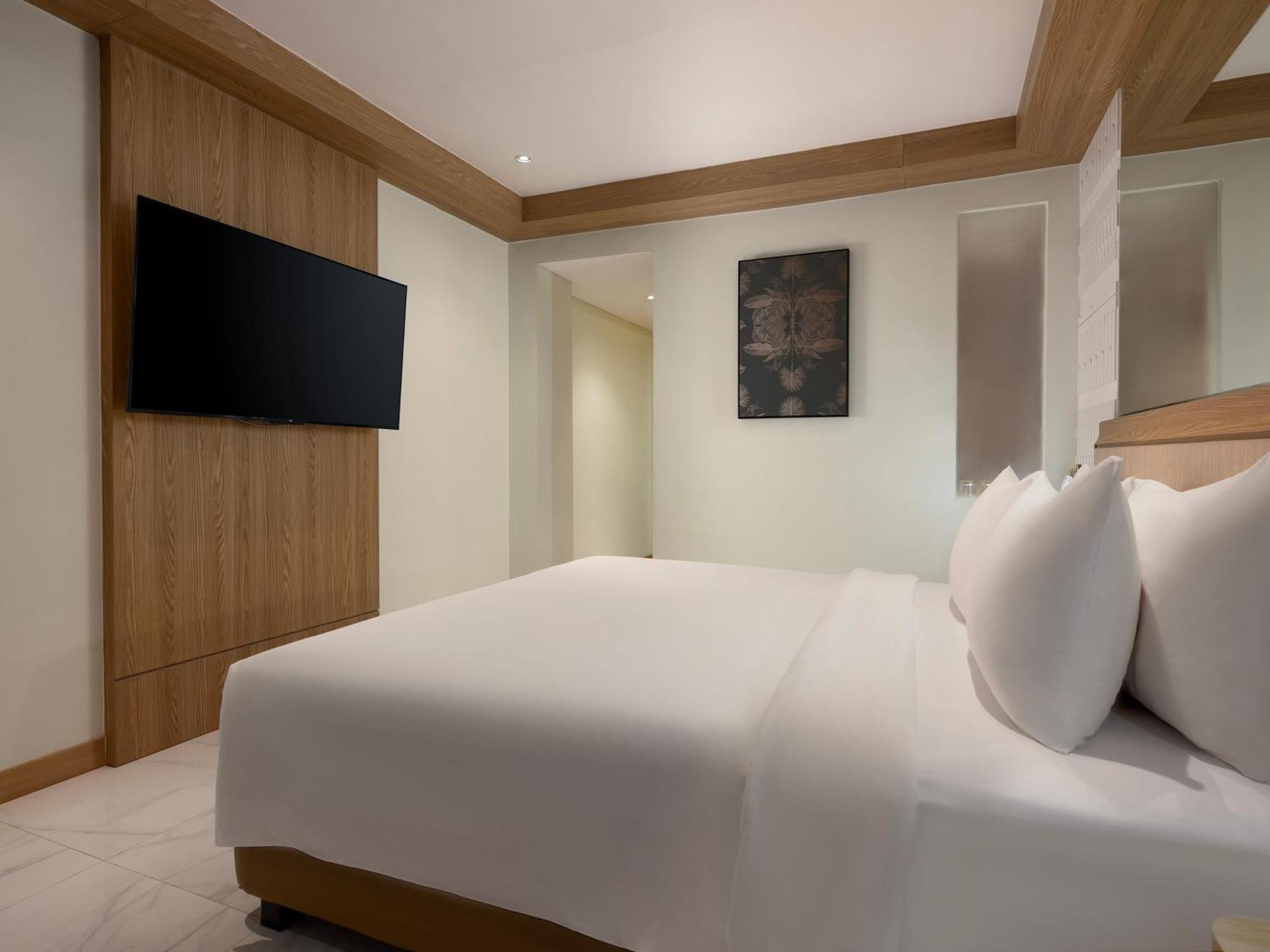 Golden Hill By Golden Tulip Hotel Tlekung Bagian luar foto