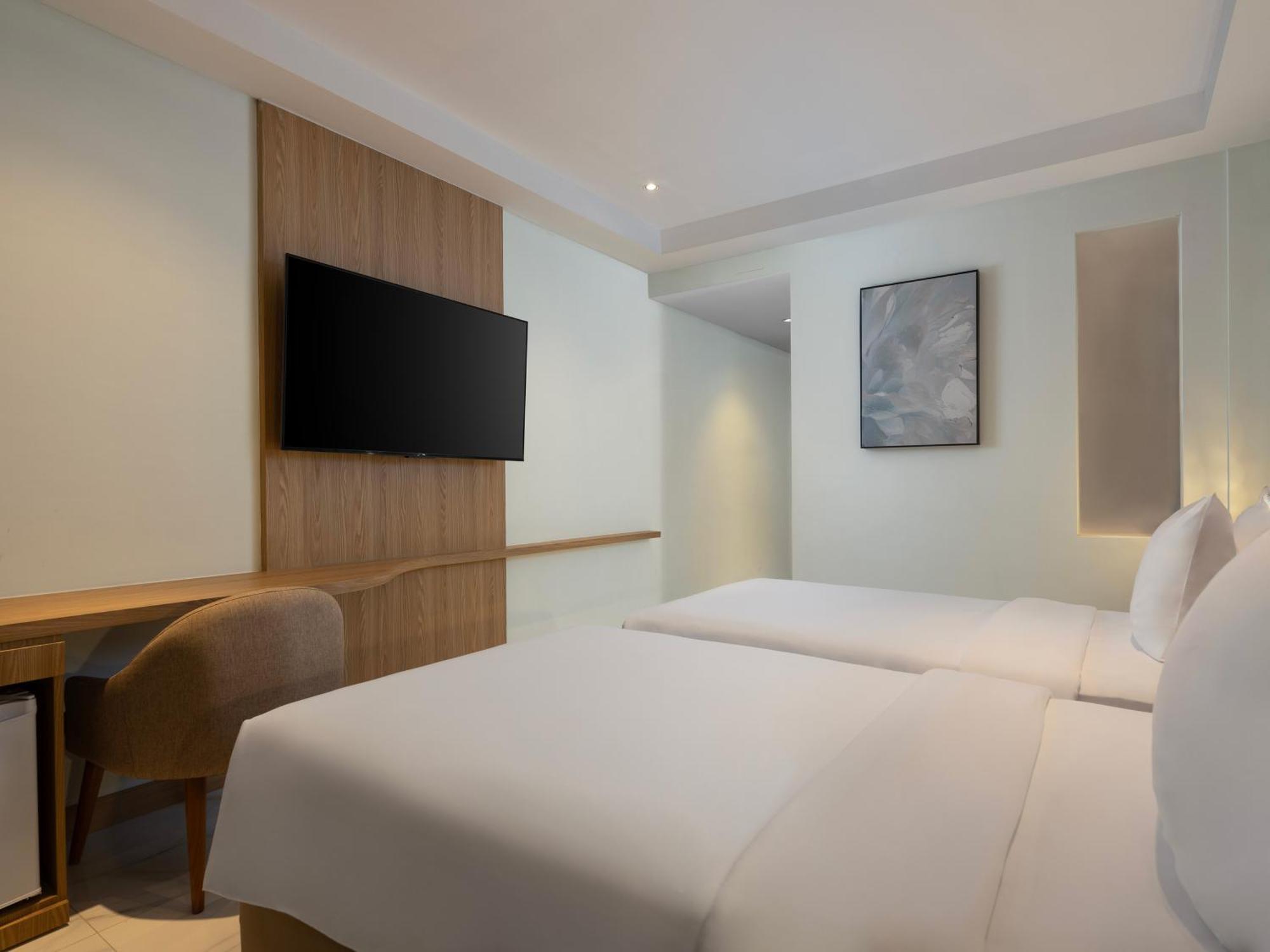 Golden Hill By Golden Tulip Hotel Tlekung Bagian luar foto