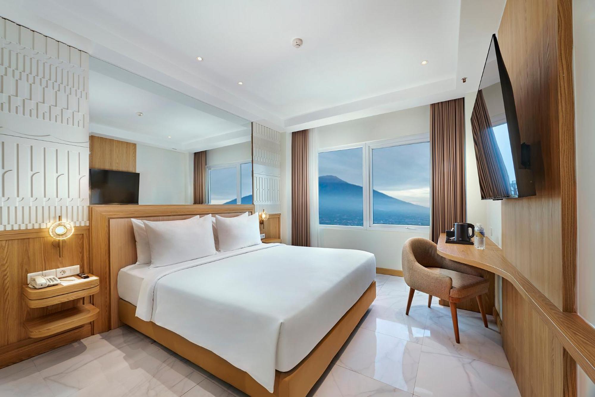 Golden Hill By Golden Tulip Hotel Tlekung Bagian luar foto